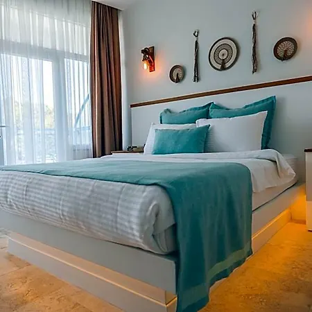 Отель Mavi Cam Ayvalik