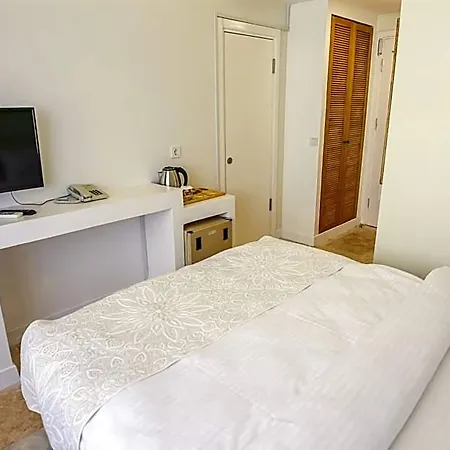 Отель Mavi Cam Ayvalik 3*